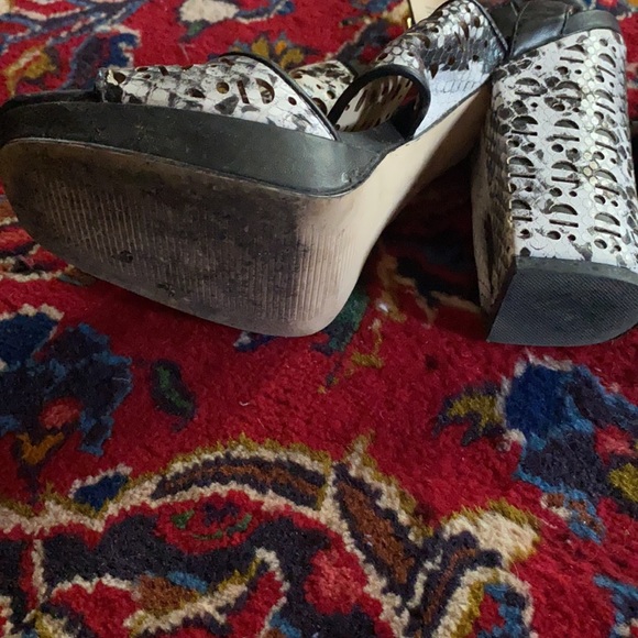 Calvin Klein Healed Sandal - Picture 4 of 7